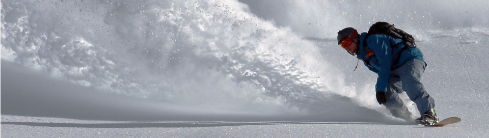 Freeride mit einen Snowboard Freeride mit einen Snowboard