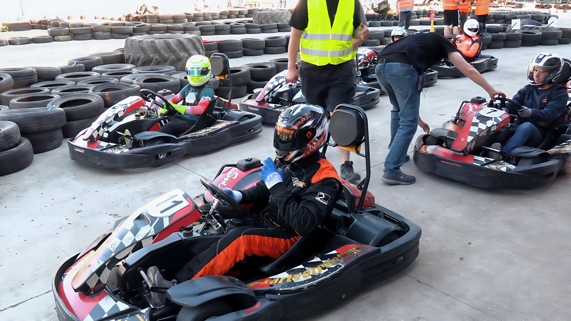 Go-Kart-Event Göstling an der Ybbs. Foto: @ August Aust Vorbereitungen für den Start zum Go-Kart-Event. Foto: August Aust