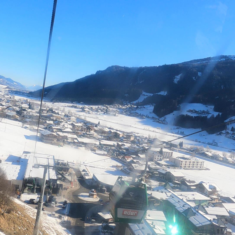 Mit der Smaragdbahn auf den Wildkogel. Foto: August Aust Mit der Smaragdbahn auf den Wildkogel. Foto: August Aust