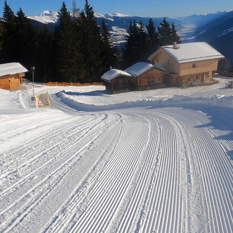 Am frühen Morgen gibt es ideale Pistenverhältnisse zum Rodeln. Foto: August Aust Am frühen Morgen gibt es ideale Pistenverhältnisse zum Rodeln. Foto: August Aust