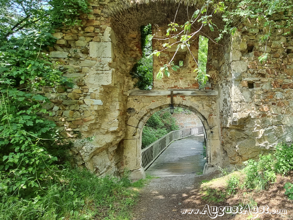 Burgruine Landsee. Foto: August Aust Burgruine Landsee. Foto: August Aust