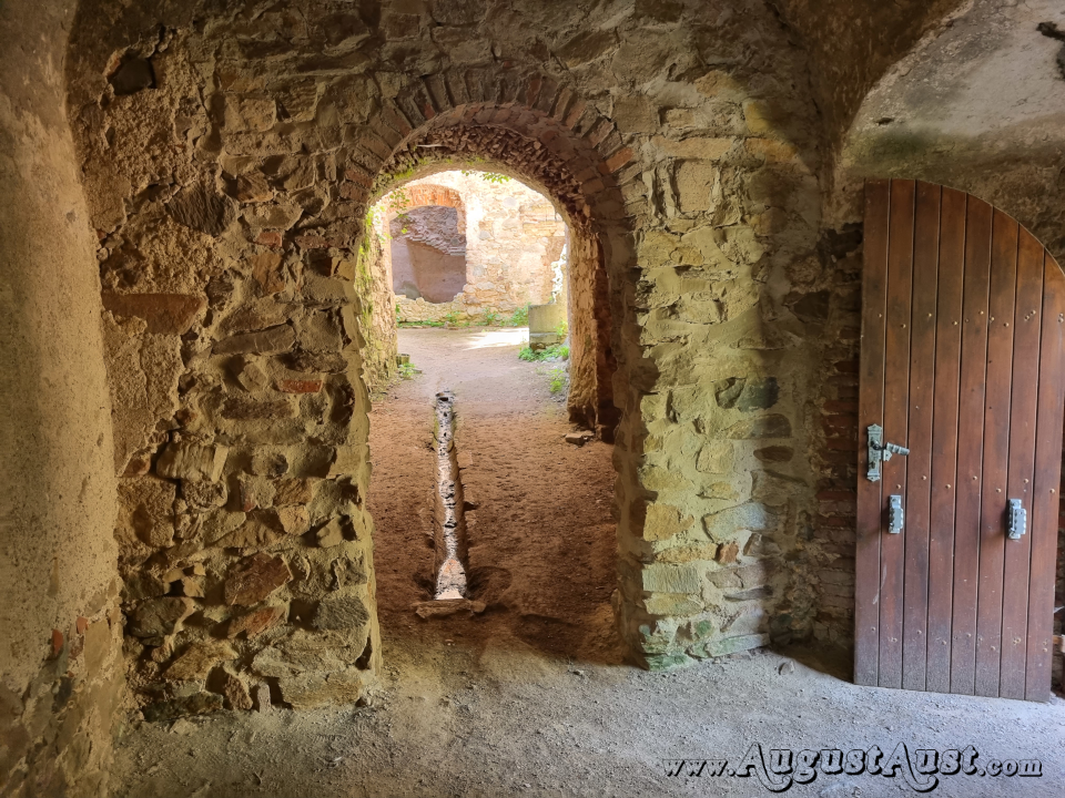 Burgruine Landsee. Foto: August Aust Burgruine Landsee. Foto: August Aust