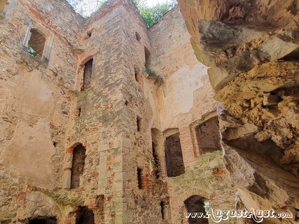 Burgruine Landsee. Foto: August Aust Burgruine Landsee. Foto: August Aust