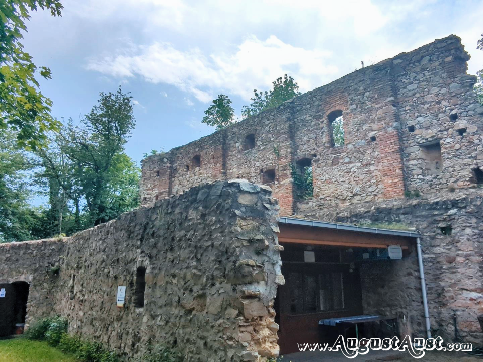 Burgruine Landsee. Foto: August Aust Burgruine Landsee. Foto: August Aust