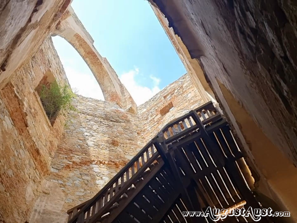 Burgruine Landsee. Foto: August Aust Burgruine Landsee. Foto: August Aust