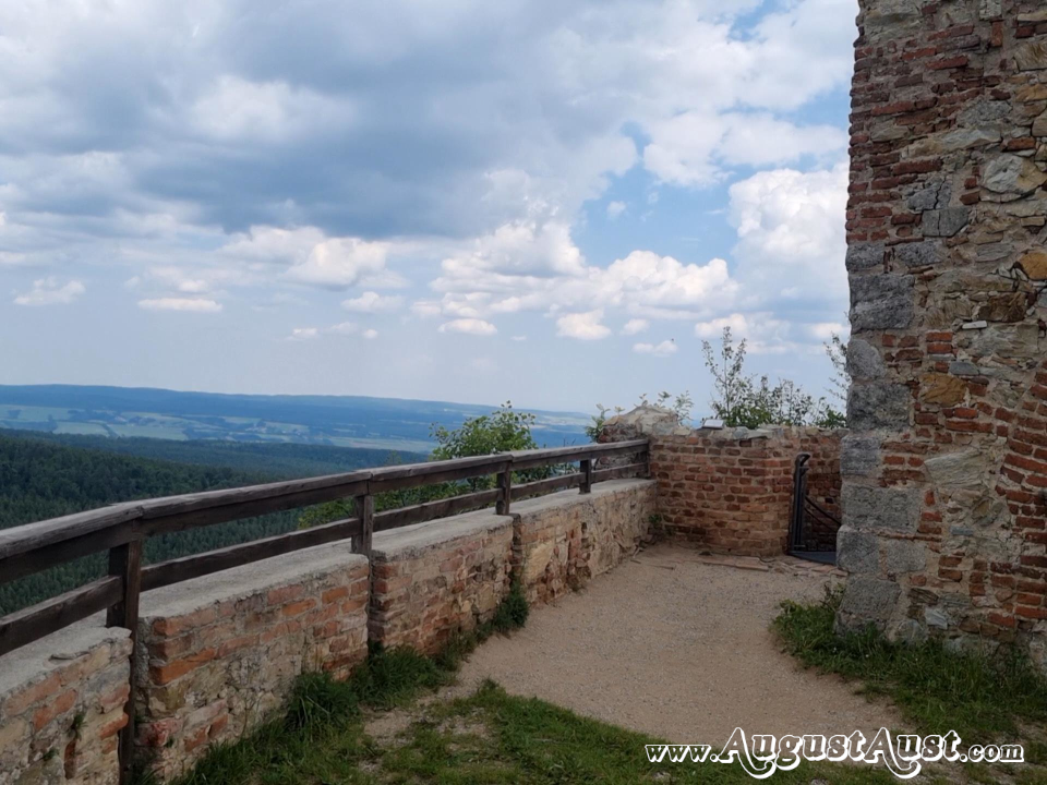 Burgruine Landsee. Foto: August Aust Burgruine Landsee. Foto: August Aust
