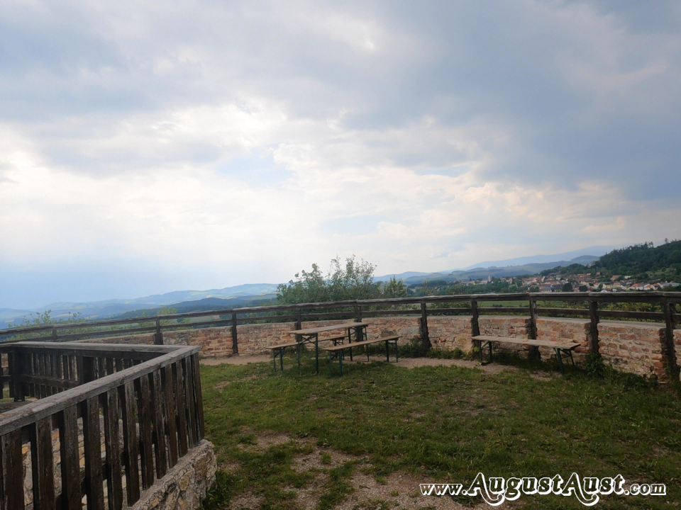 Burgruine Landsee. Foto: August Aust Burgruine Landsee. Foto: August Aust