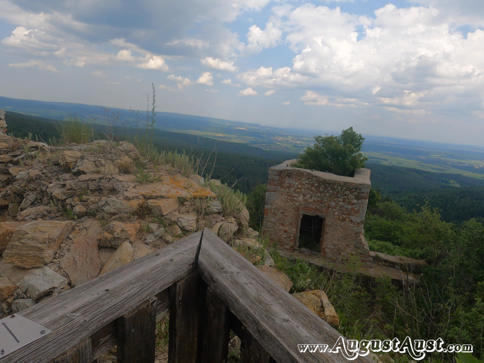 Burgruine Landsee. Foto: August Aust Burgruine Landsee. Foto: August Aust