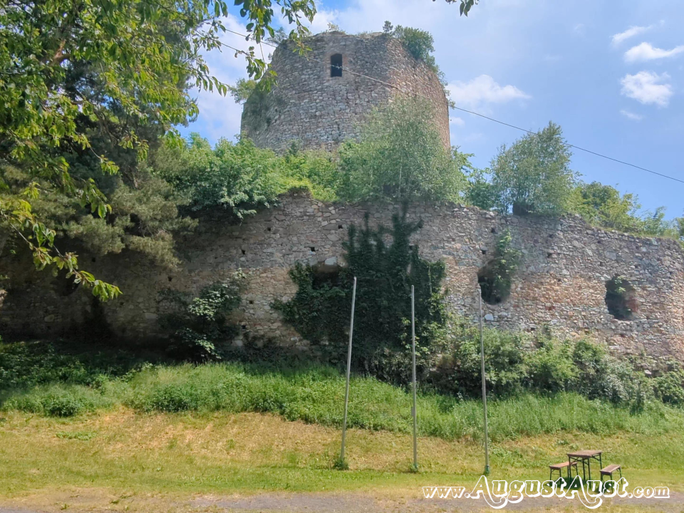 Burgruine Landsee. Foto: August Aust Burgruine Landsee. Foto: August Aust