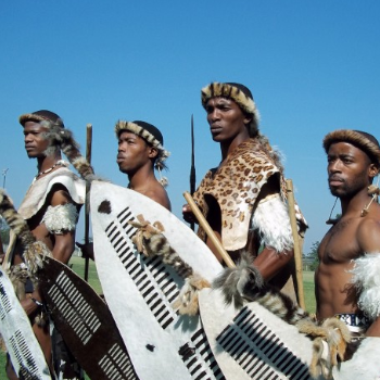 Zulu, größte ethnische Gruppe Südafrikas Zulu, größte ethnische Gruppe Südafrikas