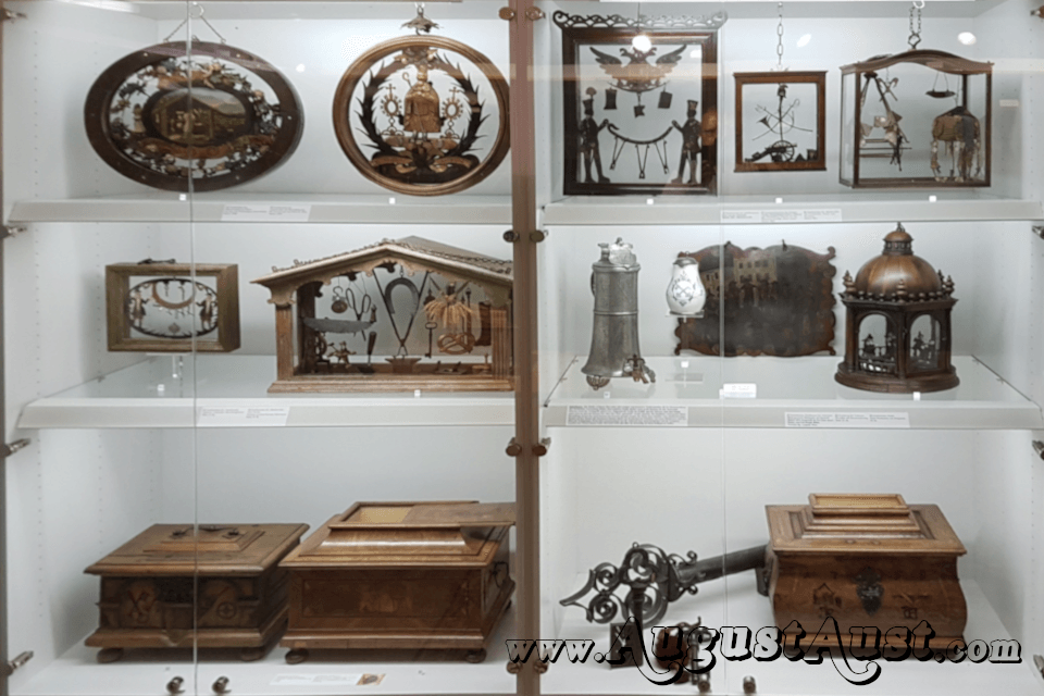 Zunftzeichen. Shell Collection Graz. Foto August Aust Zunftzeichen. Shell Collection Graz. Foto August Aust