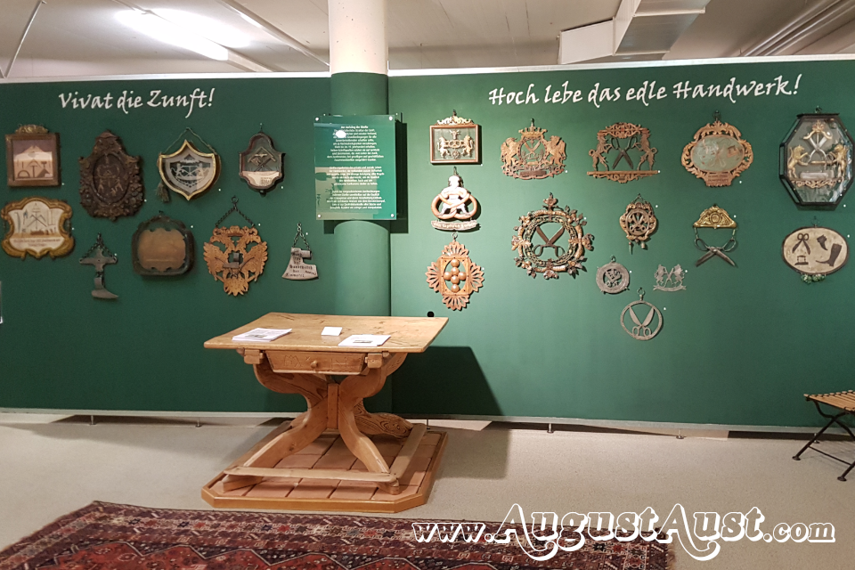 Zunftzeichen. Shell Collection Graz. Foto August Aust Zunftzeichen. Shell Collection Graz. Foto August Aust