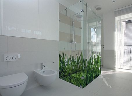 Mit einem Digitaldruck auf Glas gestalten Sie Ihr Bad ganz individuell