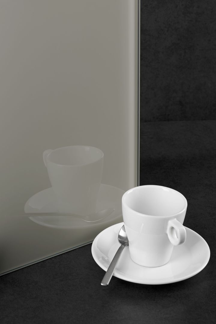 lackiertes Glas in taupe