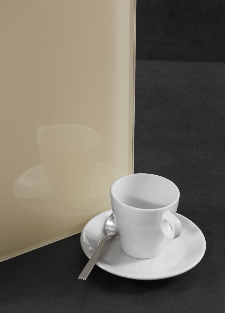 lackiertes Glas in Creme