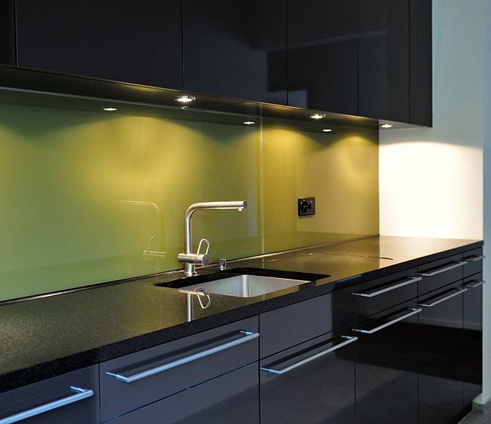 Küchenrückwand kaufen aus Glas in Farbe oder Motiv nach Kundenwusch