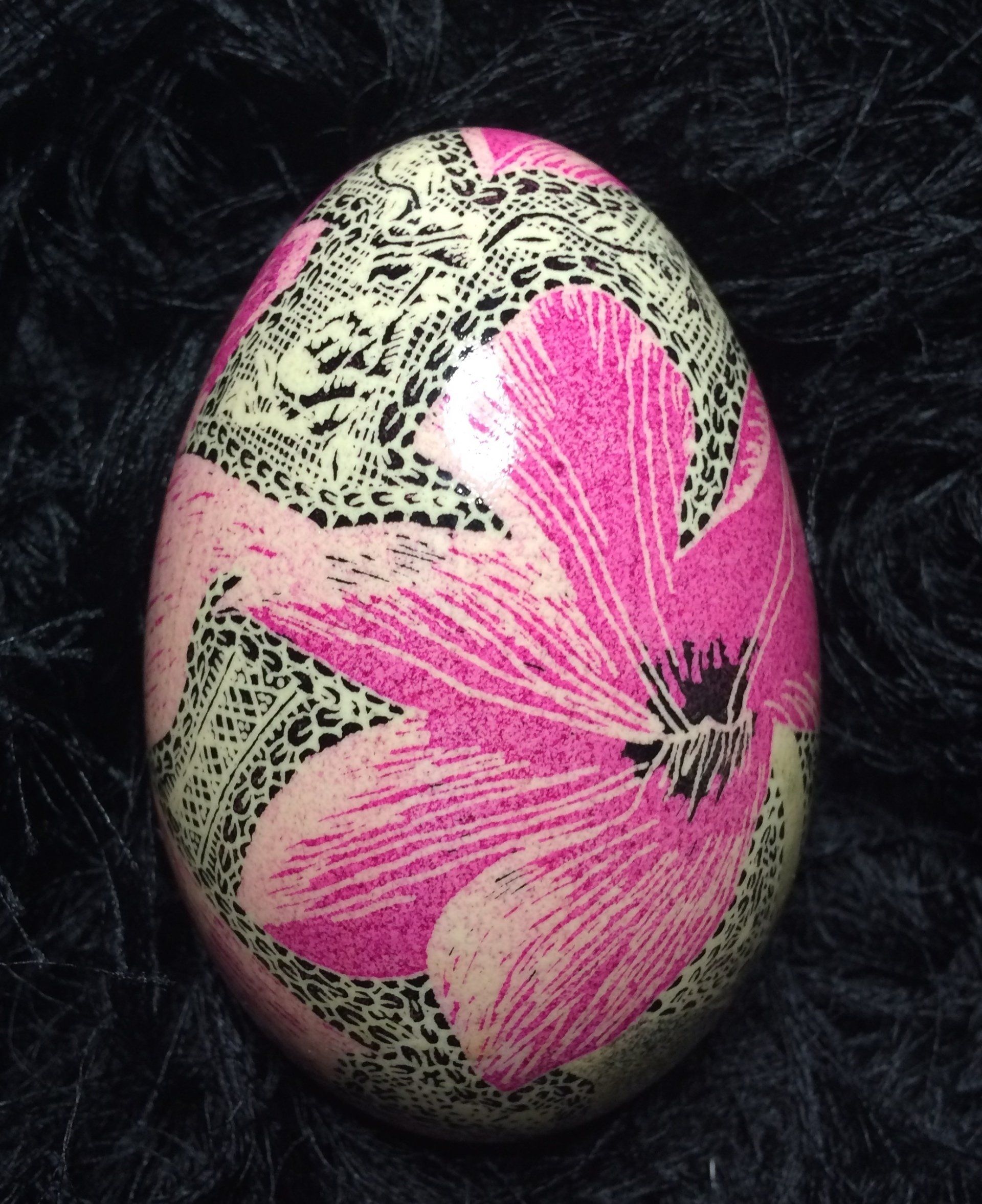 Elizabeth Mesh, Cyclamen on goose egg