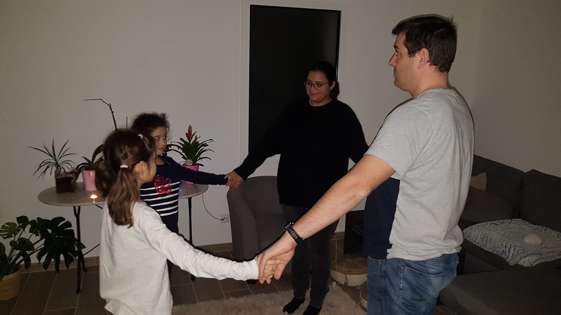 TOUCHER LE CIEL MASSAGE BEBE ENFANT FEMME ENCEINTE PRISSE MACON BOURGOGNE SAONE ET LOIRE MASSAGE ECOLE CENTRE DE LOISIRS CRECHE GARDERIE MJC carte idee cadeau claudine harb boudeau