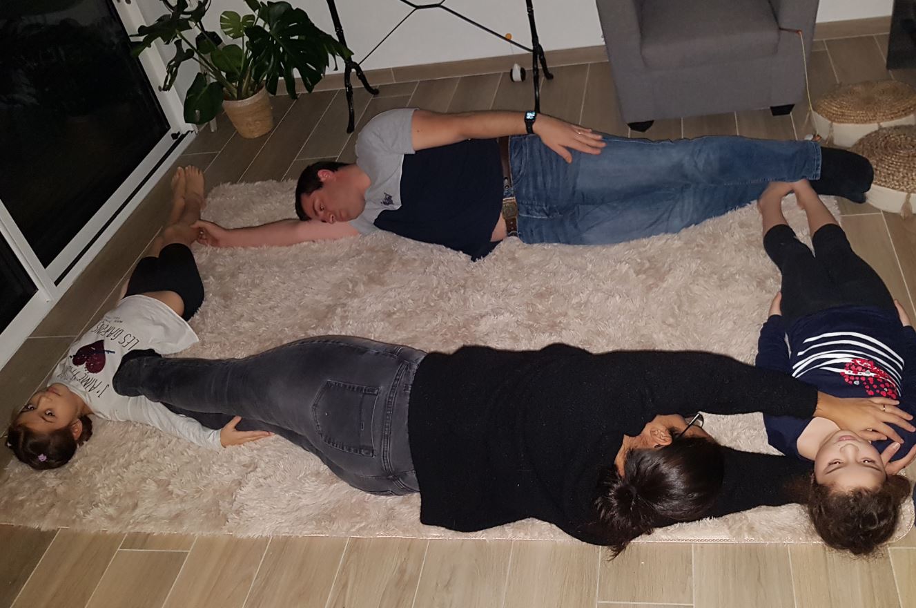 TOUCHER LE CIEL MASSAGE BEBE ENFANT FEMME ENCEINTE PRISSE MACON BOURGOGNE SAONE ET LOIRE MASSAGE ECOLE CENTRE DE LOISIRS CRECHE GARDERIE MJC  carte idee cadeau claudine harb boudeau