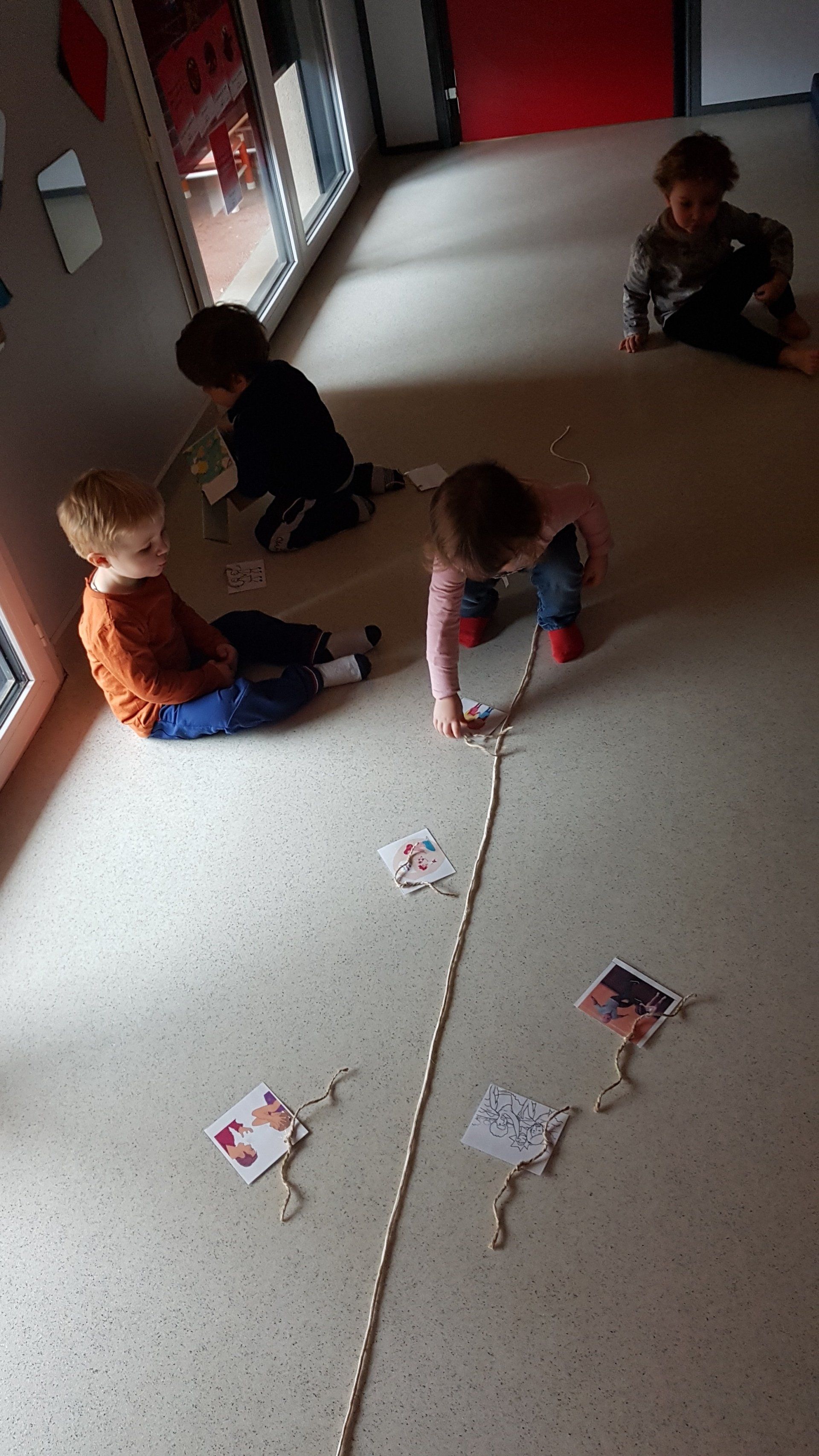 TOUCHER LE CIEL MASSAGE BEBE ENFANT FEMME ENCEINTE PRISSE MACON BOURGOGNE SAONE ET LOIRE MASSAGE ECOLE CENTRE DE LOISIRS CRECHE GARDERIE MJC carte idee cadeau claudine harb boudeau