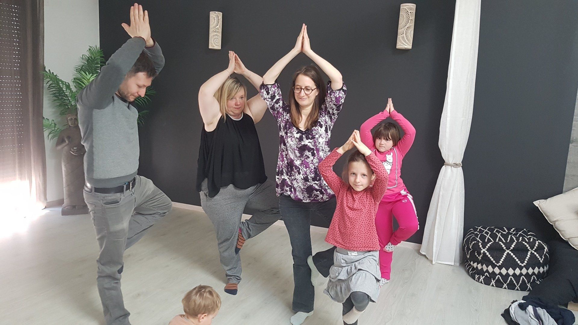 TOUCHER LE CIEL MASSAGE BEBE ENFANT FEMME ENCEINTE PRISSE MACON BOURGOGNE SAONE ET LOIRE MASSAGE ECOLE CENTRE DE LOISIRS CRECHE GARDERIE MJC