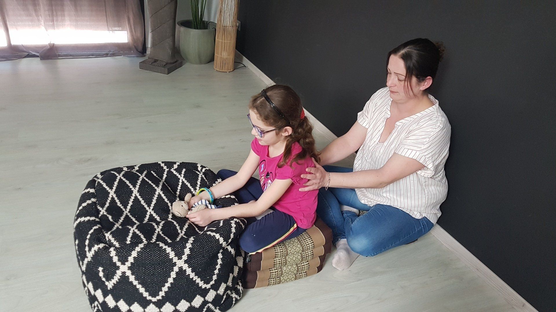 TOUCHER LE CIEL MASSAGE BEBE ENFANT FEMME ENCEINTE PRISSE MACON BOURGOGNE SAONE ET LOIRE MASSAGE ECOLE CENTRE DE LOISIRS CRECHE GARDERIE MJC