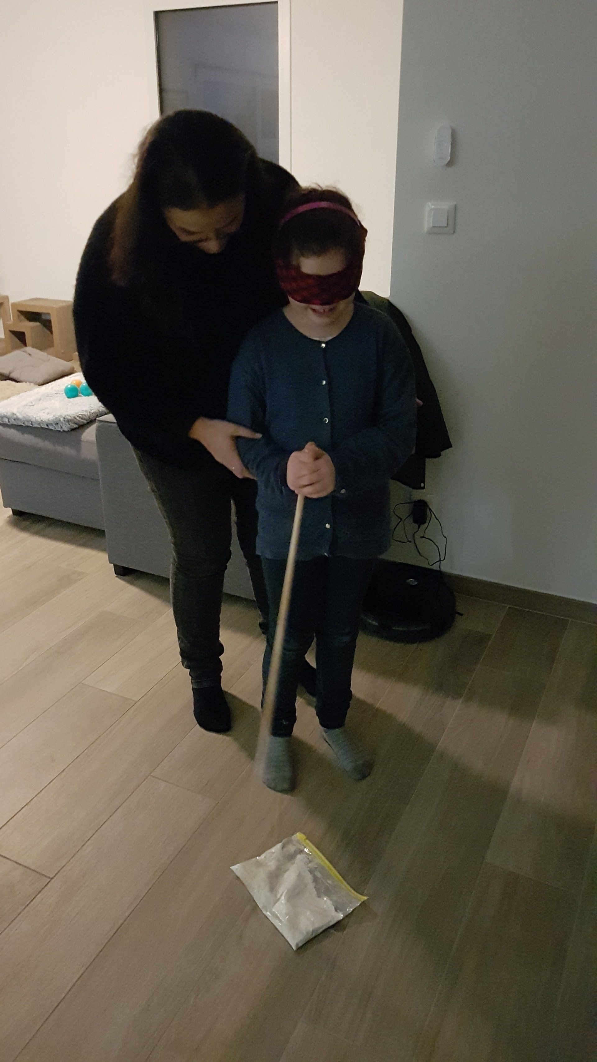 TOUCHER LE CIEL MASSAGE BEBE ENFANT FEMME ENCEINTE PRISSE MACON BOURGOGNE SAONE ET LOIRE MASSAGE ECOLE CENTRE DE LOISIRS CRECHE GARDERIE MJC  carte idee cadeau claudine harb boudeau