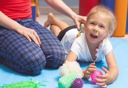 TOUCHER LE CIEL MASSAGE BEBE ENFANT FEMME ENCEINTE PRISSE MACON BOURGOGNE SAONE ET LOIRE MASSAGE ECOLE CENTRE DE LOISIRS CRECHE GARDERIE MJC