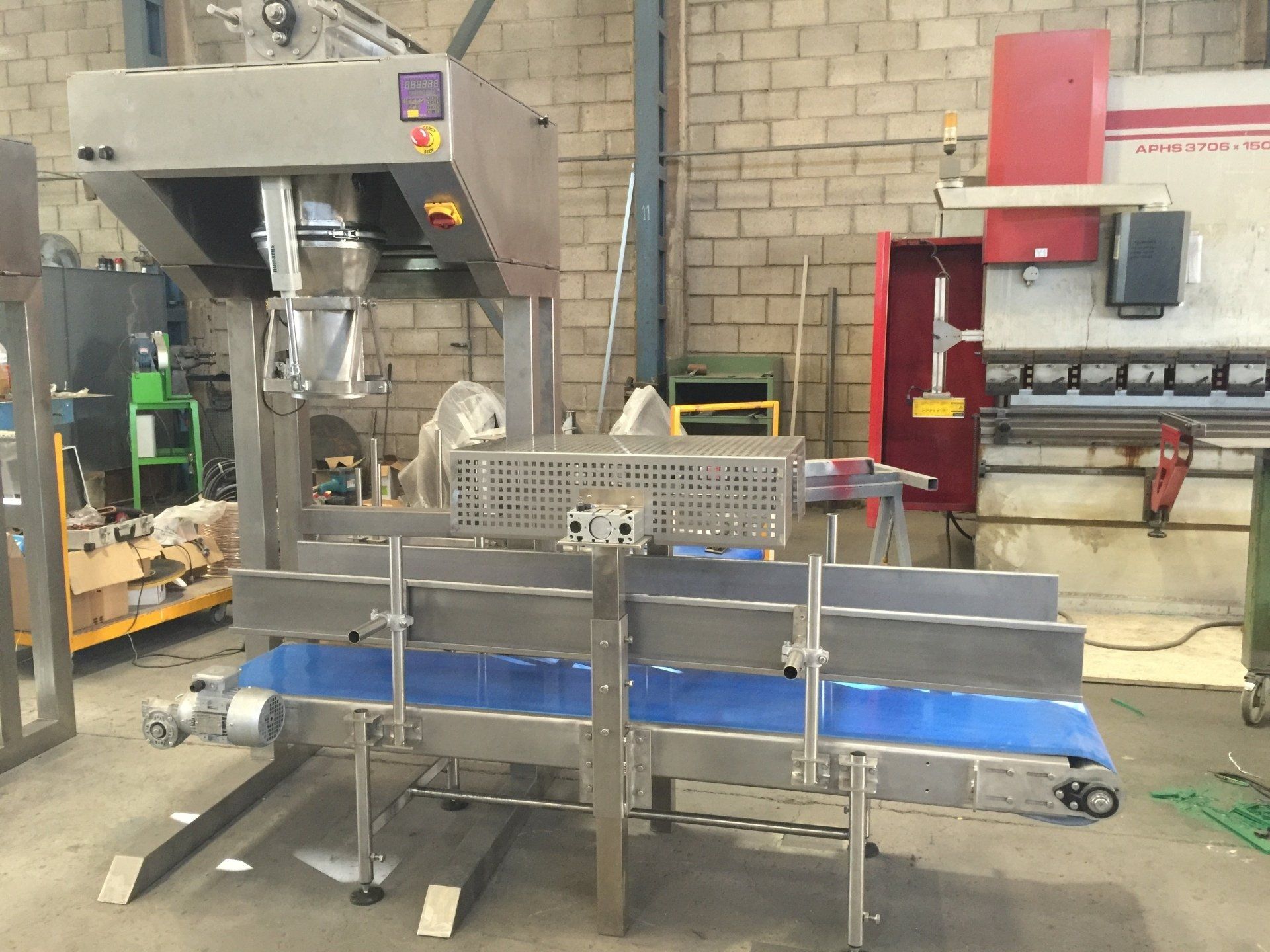 CONJUNTO ENSACDOR0 Y SOLDADO DE SACO