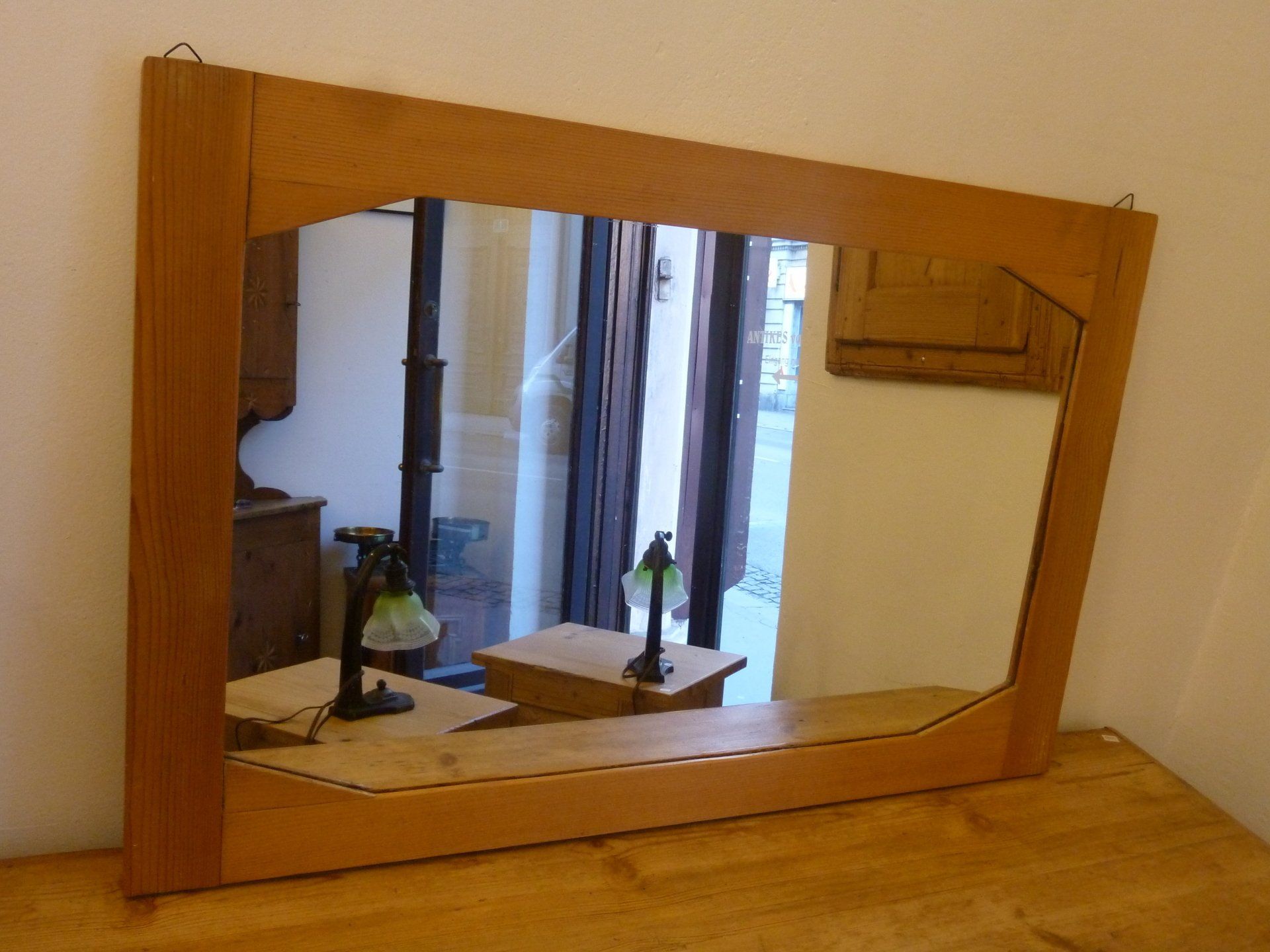 antiker spiegel abgelaugte weichholzmöbel