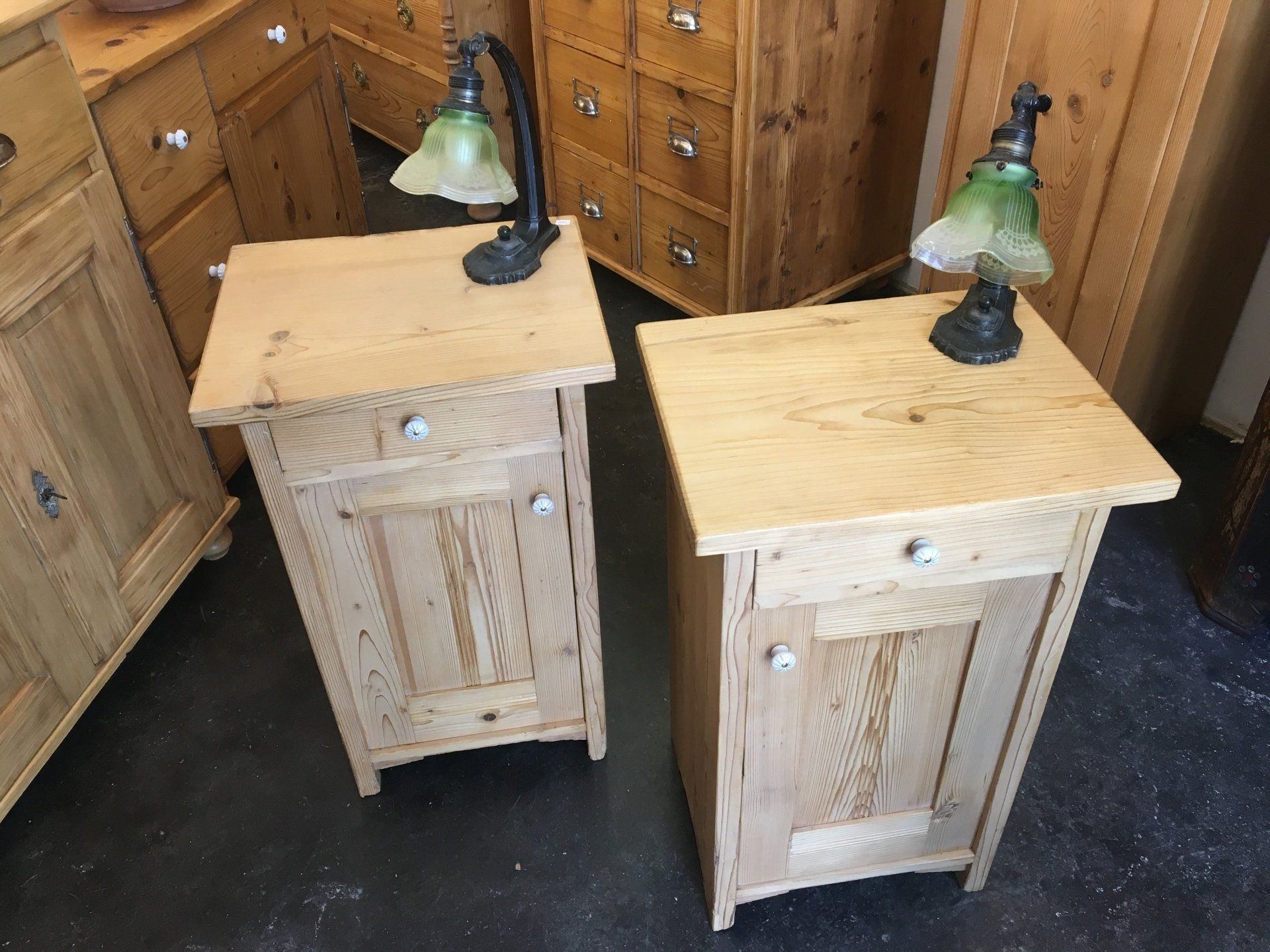 Abgebeizte Weichholzmöbel