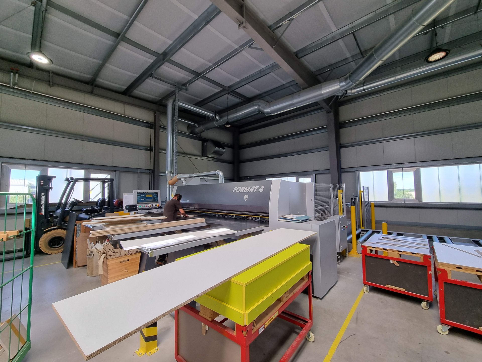 Werkstatt der Holzdesign Krüger GmbH in Bernau bei Berlin, Tischlerei für Möbel nach Maß und individuellen Innenausbau