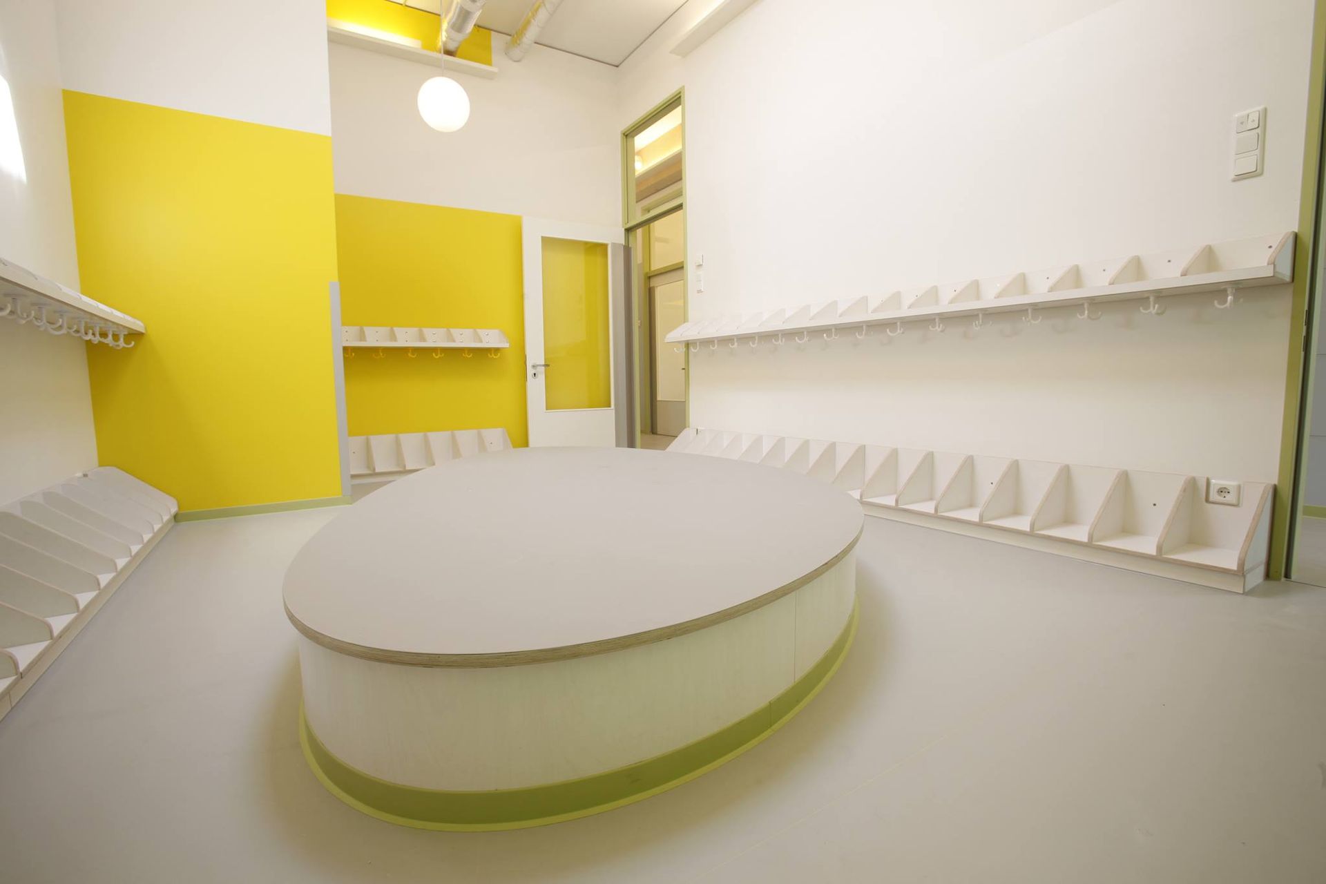 Moderne Möbel für moderne Kitas, gefertigt von der Holzdesign Krüger GmbH