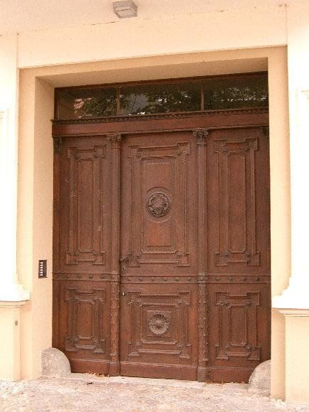 Historische Holztür mit tollen Details, aufgearbeitet von der Tischlerei Christian Krüger GmbH in Berlin