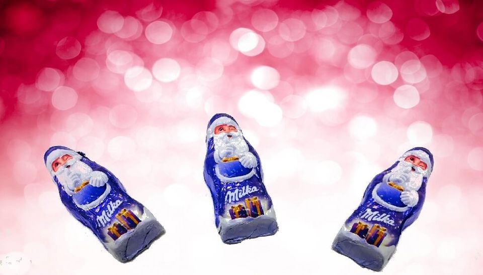 Foto Weihnachtsmänner aus Schokolade Foto Weihnachtsmänner von Mika