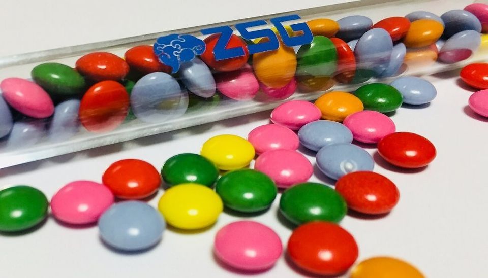 Mini Schokolinsen stilecht im Reagenzglas.