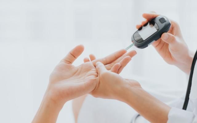 Glucosa alta después de la cirugìa bariátrica - Una situación común y generalmente temporal