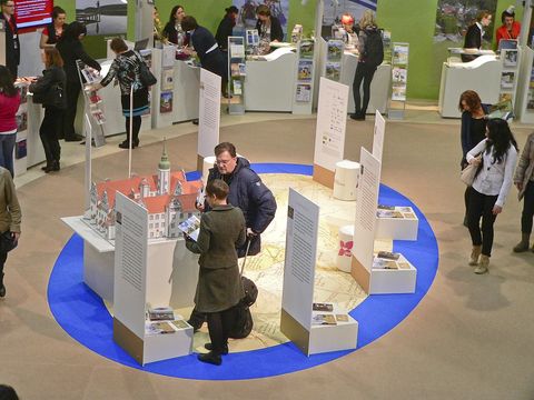 Sonderfläche zur Internationalen Tourismusbörse (ITB) im Vorfeld der Ersten Brandenburgischen Landesausstellung »Preußen und Sachsen. Szenen einer Nachbarschaft« Gestaltung der Sonderfläche zur Internationalen Tourismusbörse (ITB) im Vorfeld der Ersten Brandenburgischen Landesausstellung »Preußen und Sachsen. Szenen einer Nachbarschaft«