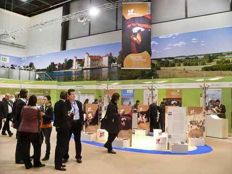 Sonderfläche zur Internationalen Tourismusbörse (ITB) im Vorfeld der Ersten Brandenburgischen Landesausstellung »Preußen und Sachsen. Szenen einer Nachbarschaft« Gestaltung der Sonderfläche zur Internationalen Tourismusbörse (ITB) im Vorfeld der Ersten Brandenburgischen Landesausstellung »Preußen und Sachsen. Szenen einer Nachbarschaft«