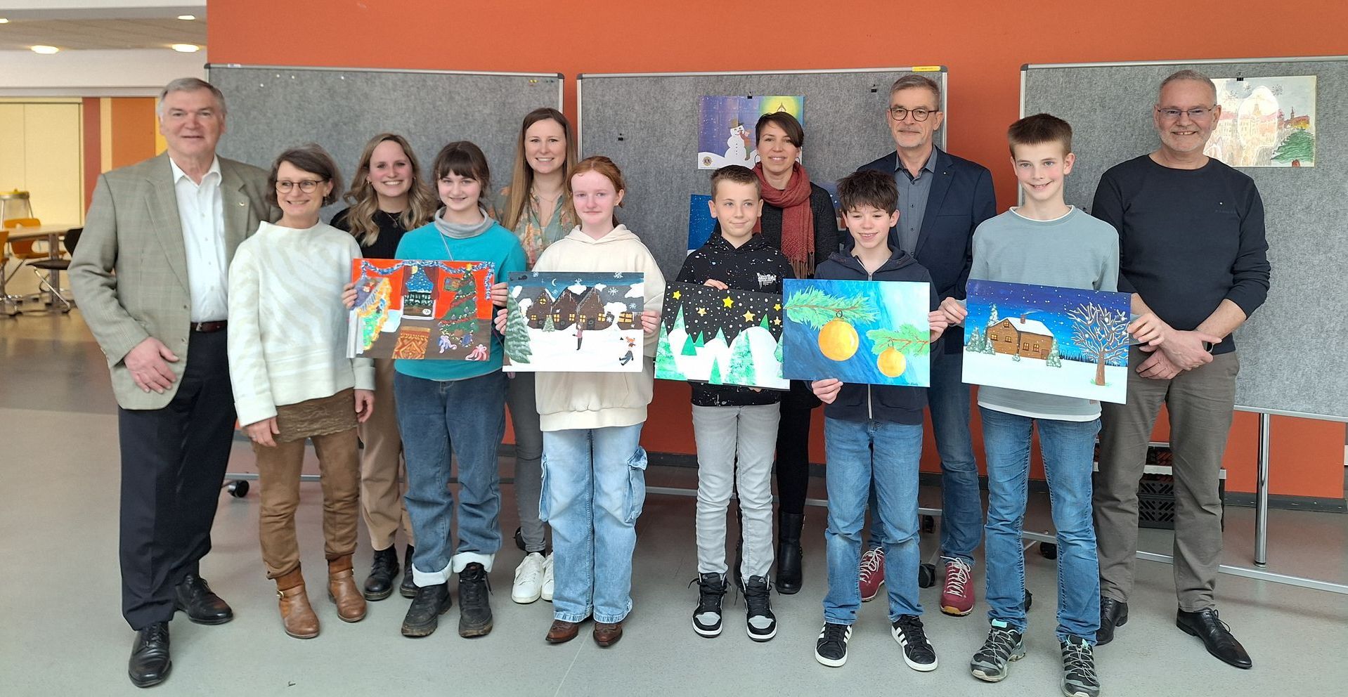 Preisübergabe an die Gewinner des Adventskalender-Malwettbewerbs 2025