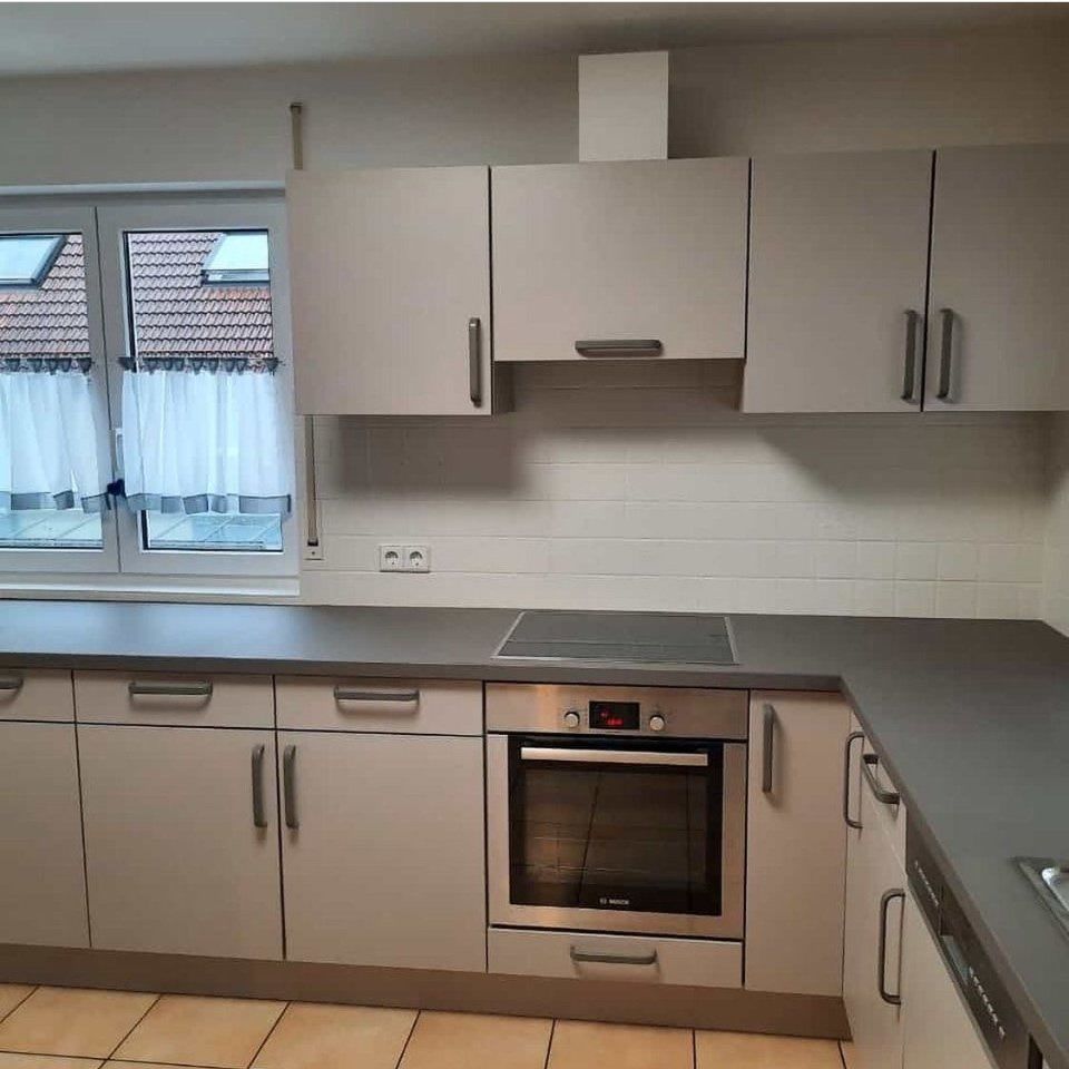 Küchenfronten, Arbeitsplatte, Griffe und Fliesen streichen ohne schleifen nachher