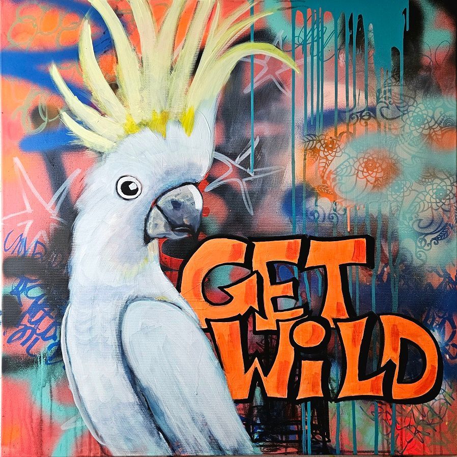 This photo shows an acrylic painting from Sabine Gauch with a graffiti-style cockatoo