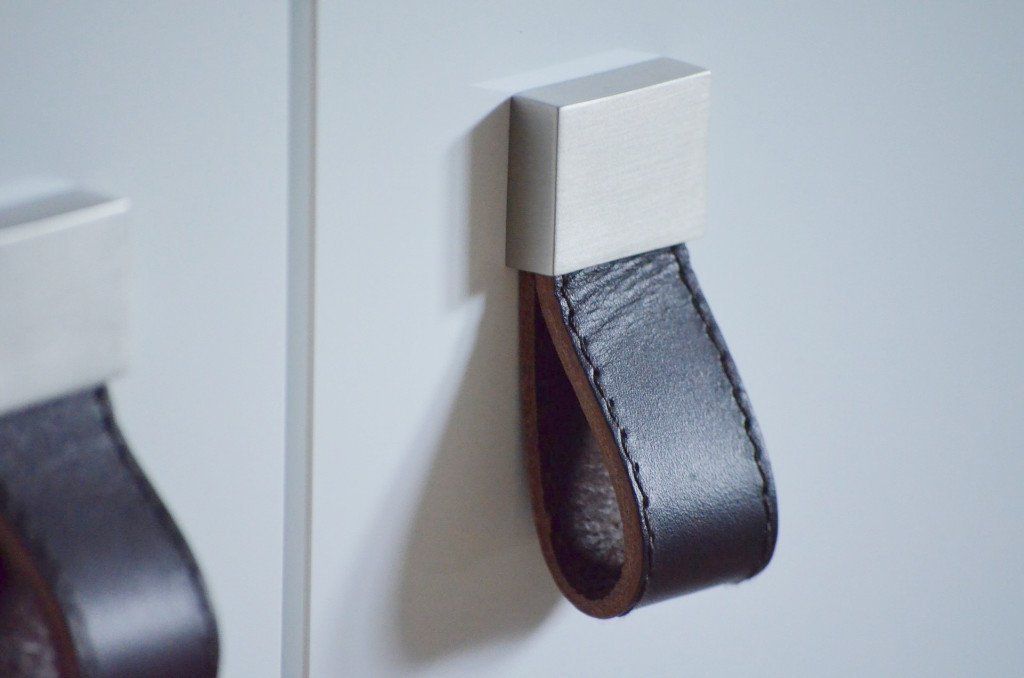 Entwurf und Gestaltung für einzelne angefertigte Möbelstücke, oder große Einbauten, wie Küchen, Ankleiden - vor konstruktivem Hintergrund. Visulaisierungen für eine bessere Vorstellung vom fertigen Stück. Material- und Farbberatung.