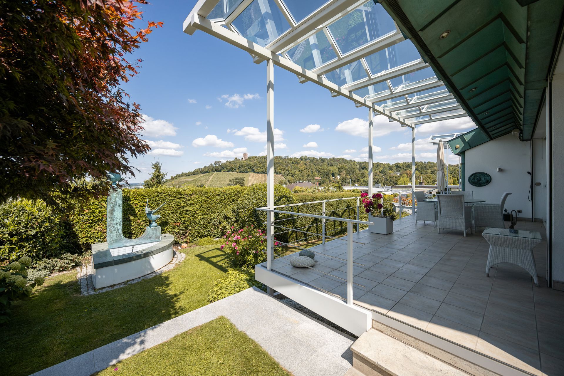 Villa mit wunderschönem Garten, großer Terrasse, exklusiver Ausstattung mit Blick auf den Turmberg zu verkaufen