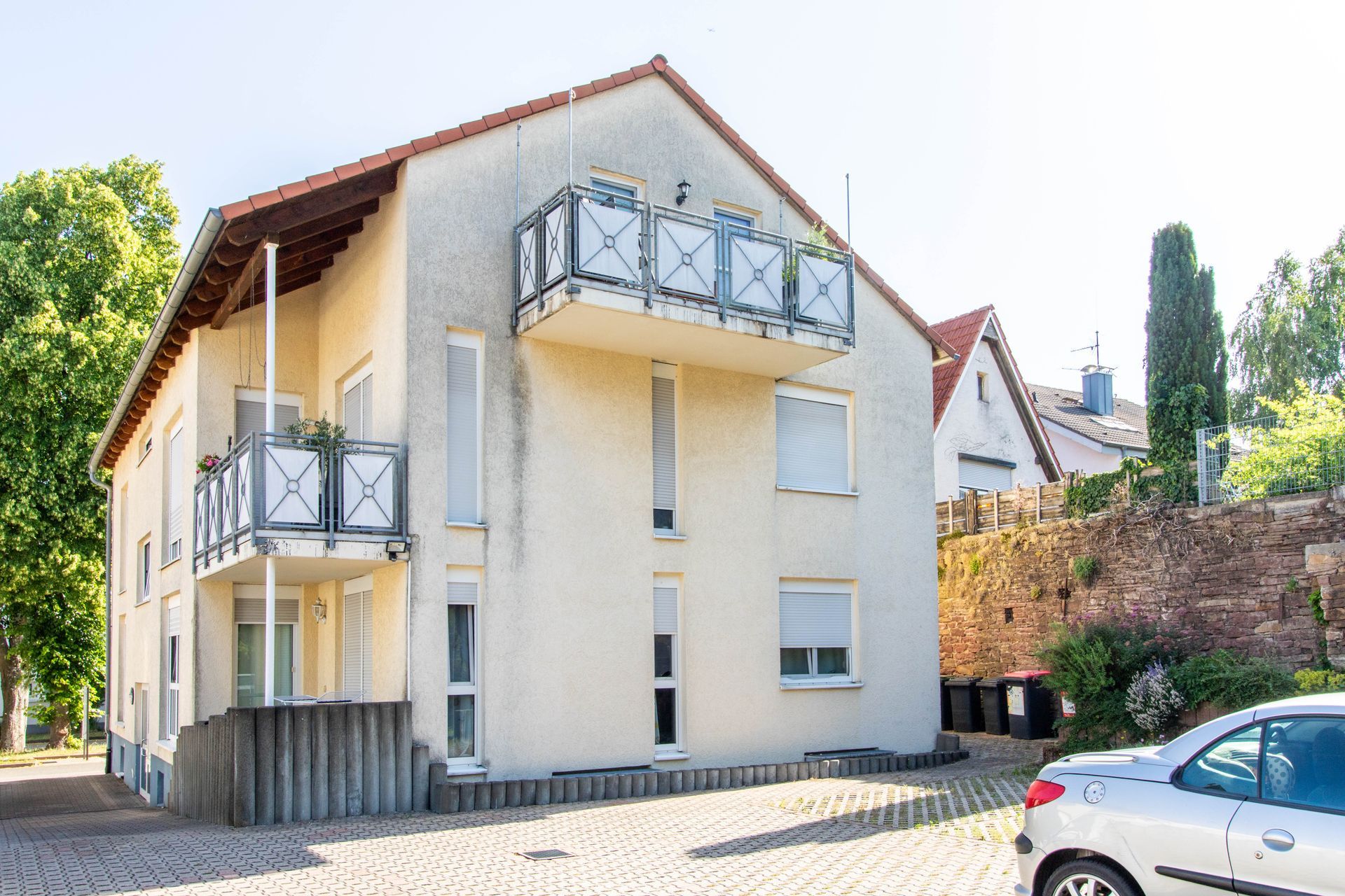 zum KAUFEN EIGENNUTZUNG ODER KAPITALANLAGE
2 Zi. ETW mit Stellplatz in KA-Palmbach