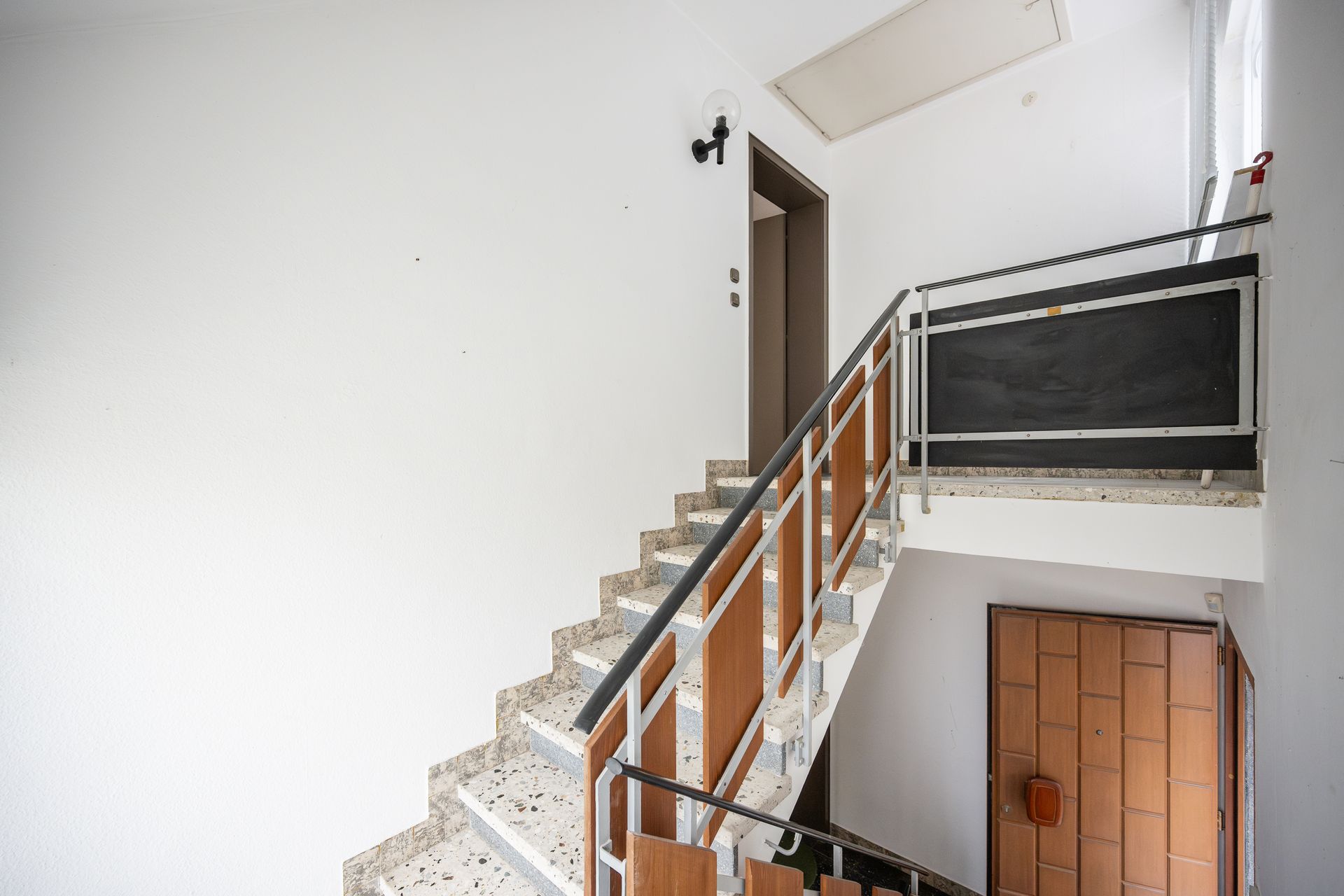 Einfamilienhaus mit 7 Zimmern oder  Zweifamilienhaus mit je 3 Zimmern zu verkaufen in Sindelfingen