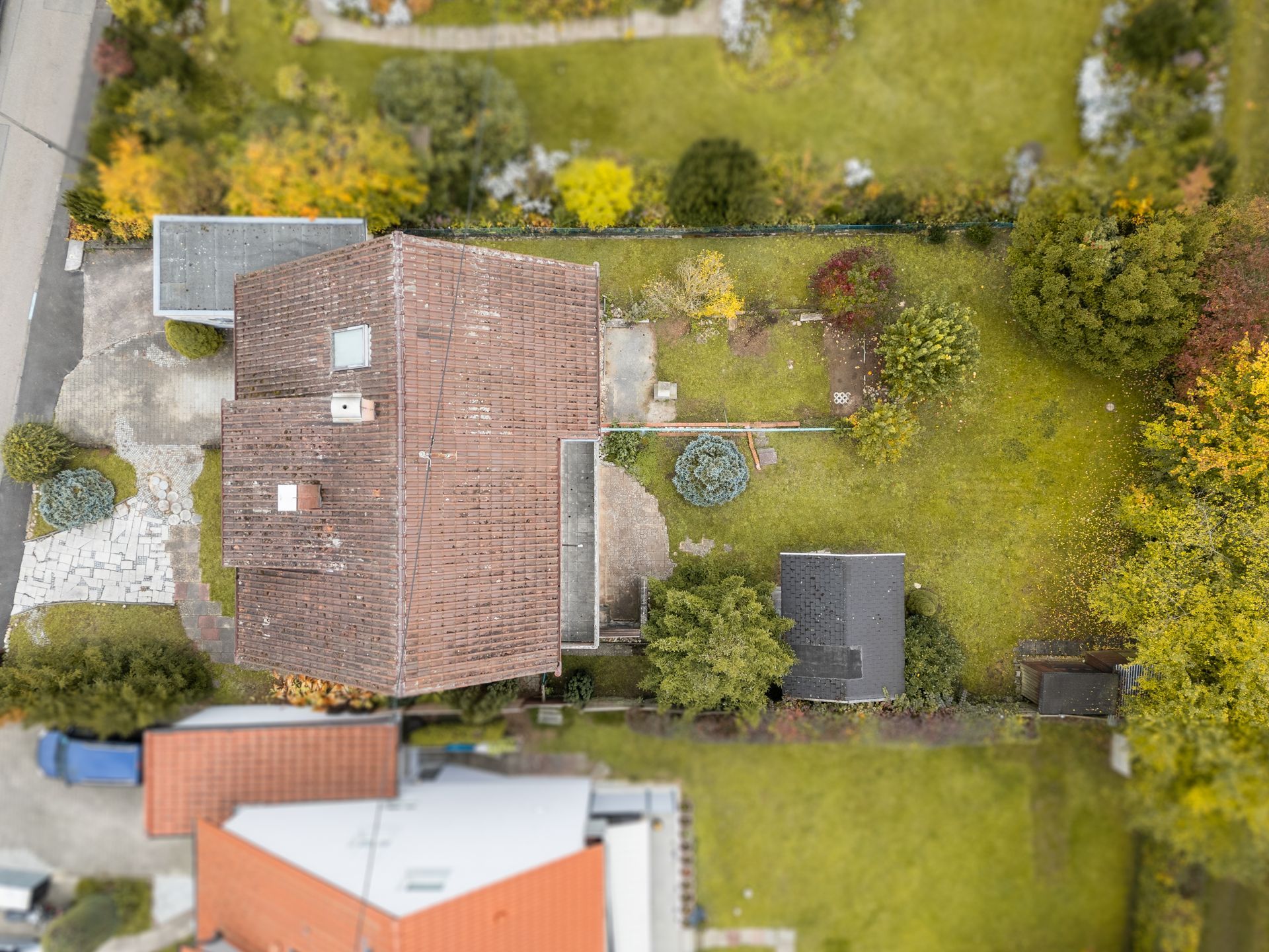 Einfamilienhaus mit Terrasse, Balkon, zwei Etagen, renovierungsbedürftig in Sindelfingen - Darmsheim zu verkaufen