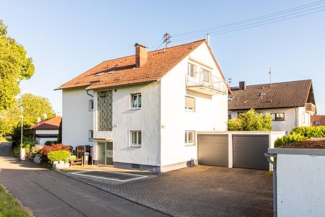 3-4 Zimmer im DG, Balkon, eigener Garten, Garage in KA-Palmbach 3-4 Zi. Eigentumswohnung mit Garten, Garage, Kamin und Klimaanlage in Karlsruhe - Palmbach