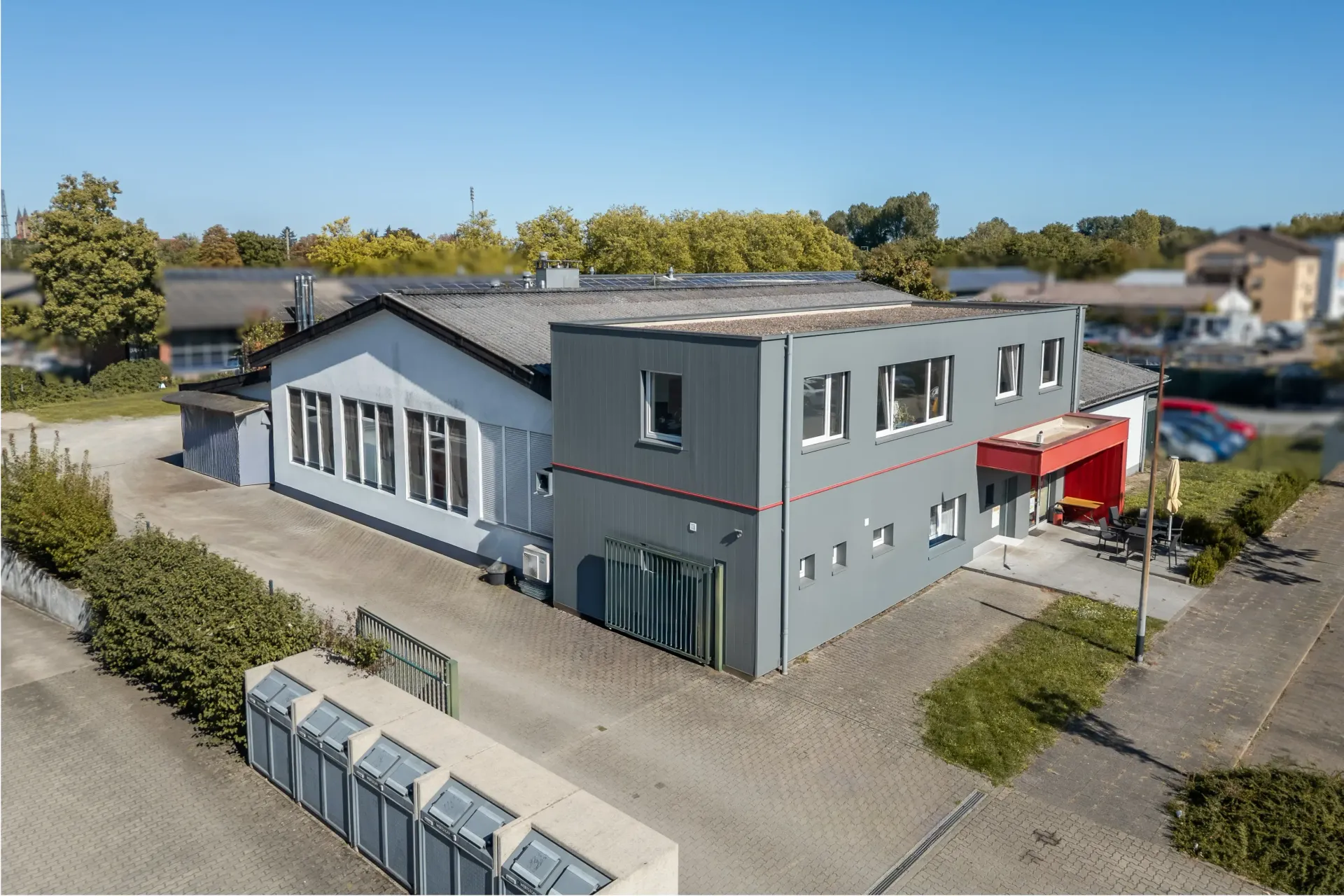 Gewerbeimmobilie mit Produktionshalle, Büro, Lagerräume und Stellplätze in Karlsruhe-Bulach zu verkaufen