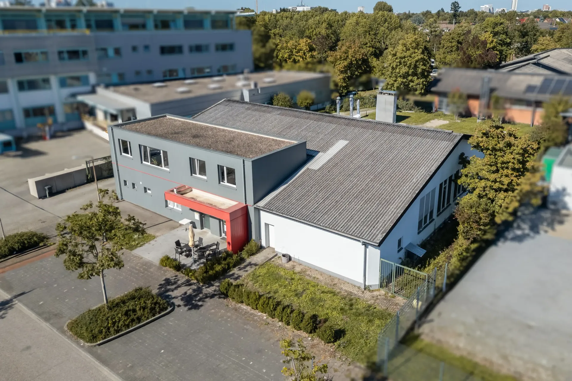 Gewerbeimmobilie mit Halle, neuwertigem Bürotrakt und Lagerräume im Gewerbe-Mischgebiet in Karlsruhe-Bulach zu verkaufen